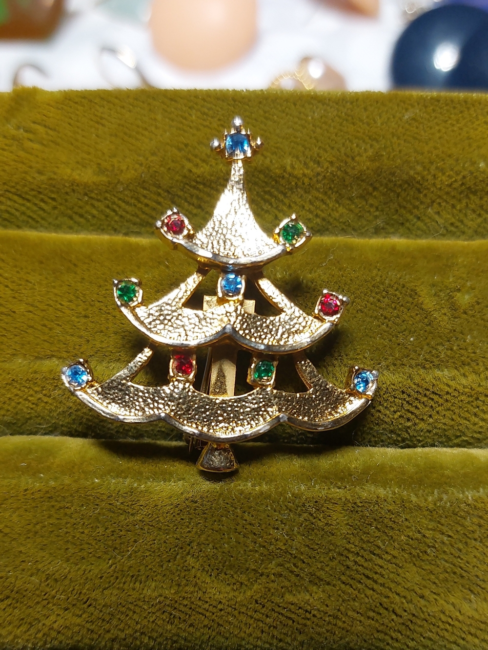 Goldtone Multi-color Crystal Christmas Tree Brooch Pin 1.35"